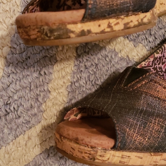 Tom's Calypso Peep Toe Canvas Metallic Wedge - Picture 3 of 7